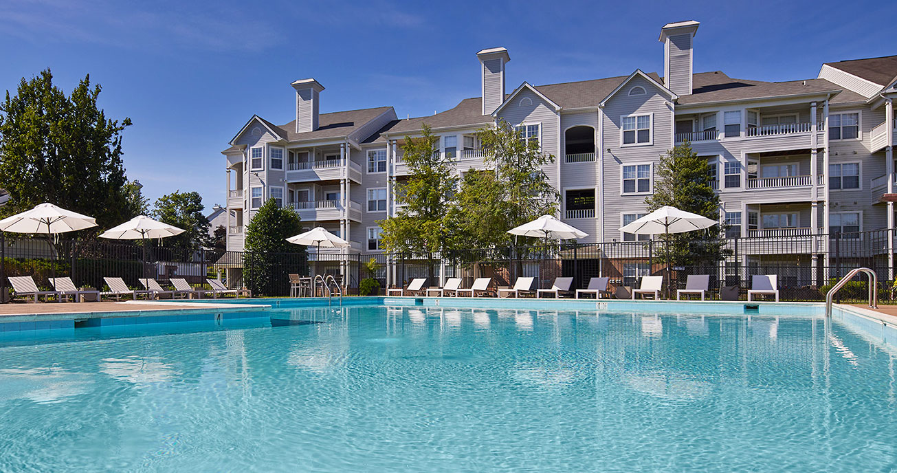 outdoor pool with apartment complex in background, seven oaks, odenton md